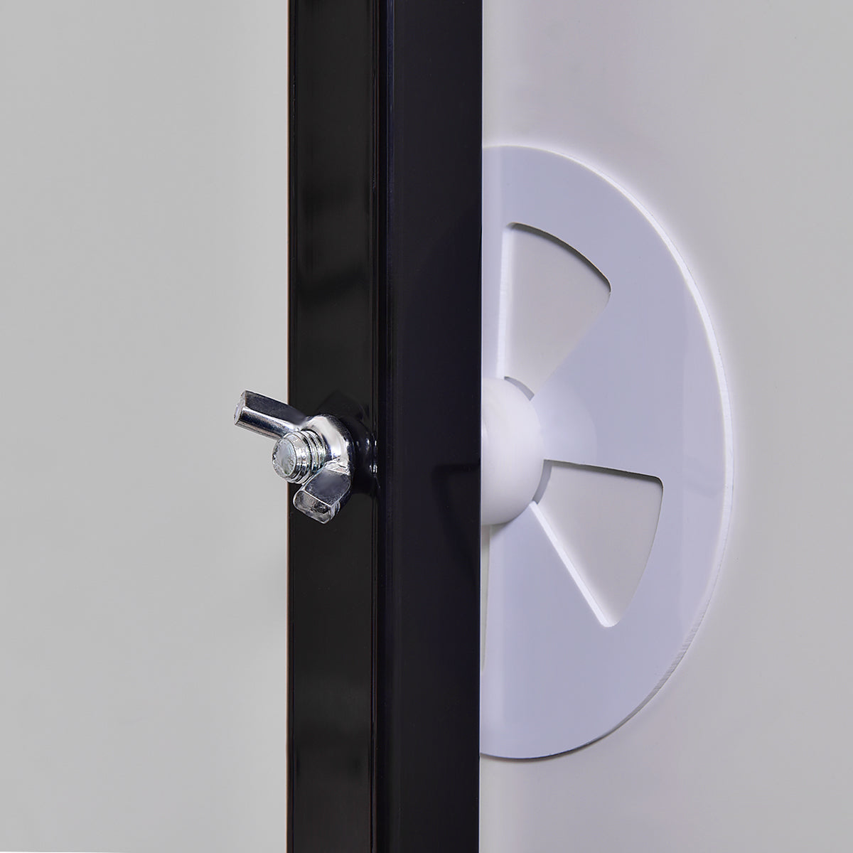 Close-up of the securing nut on the prize wheel stand
