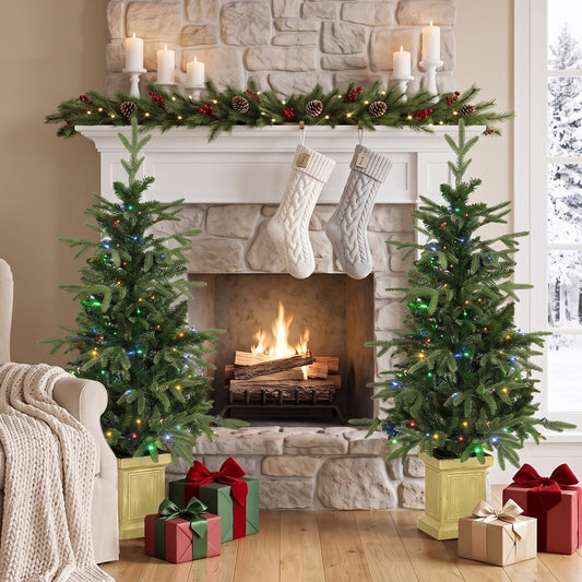 HOMCOM Set of 2 Prelit Christmas Trees in Green