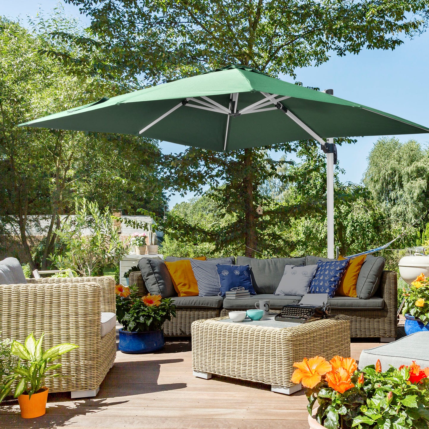 Outsunny 3 x 3(m) Cantilever Roma Parasol, Square Garden Umbrella with Cross Base, Crank Handle, Tilt, 360° Rotation and Aluminium Frame, Green