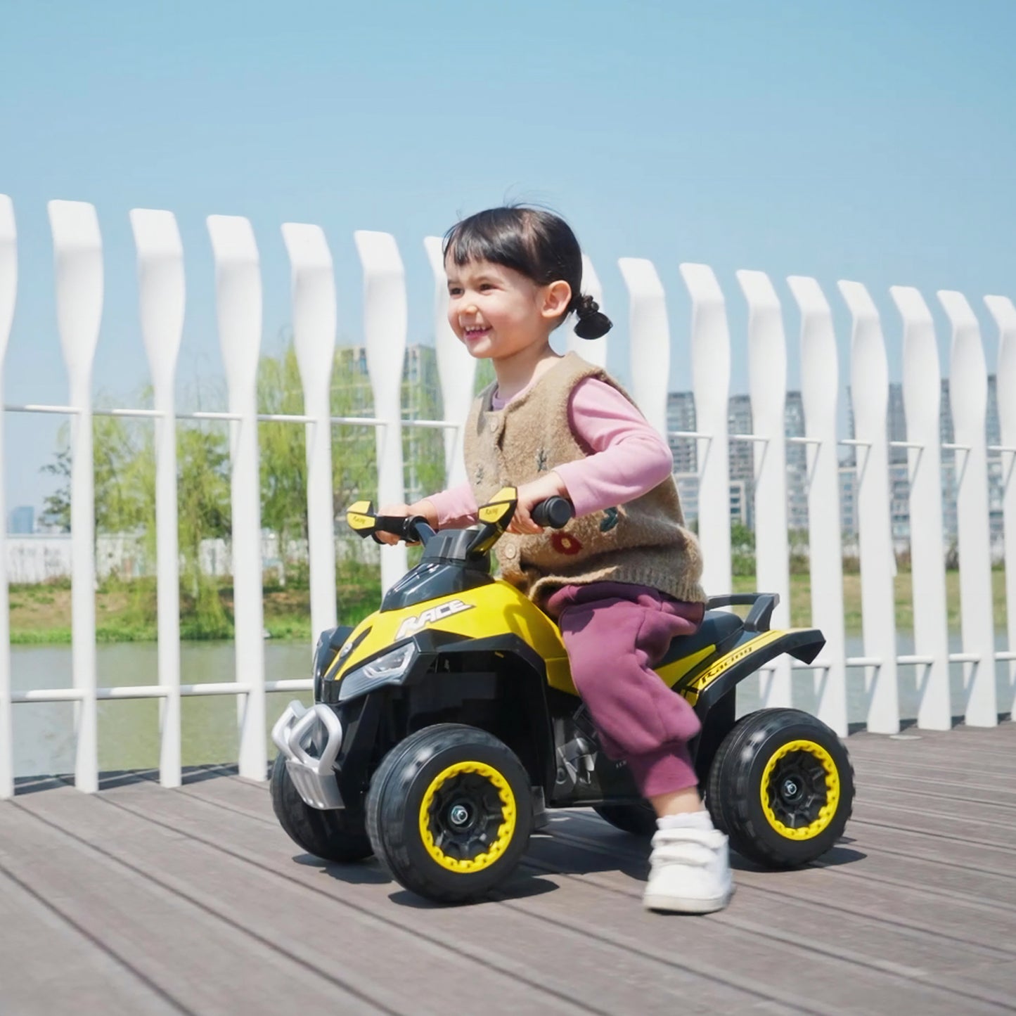 HOMCOM No Power Toddler Kids Ride on Car Walker Foot To Floor Slider w/ Music Lights for 18 - 36 Months Yellow
