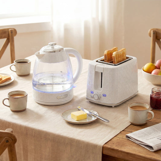 طقم غلاية ومحمصة خبز من هومكوم، غلاية سريعة سعة 1.7 لتر بقوة 3000 واط مع فلتر ترسبات كلسية، محمصة خبز بفتحتين مع 7 مستويات للتحمير، لون كريمي