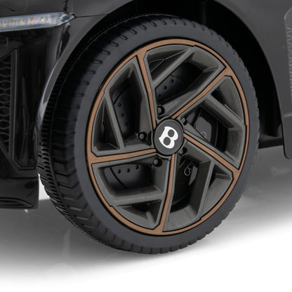 The detailed alloy wheel of the black Bentley Bacalar kids electric car