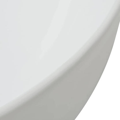 Close-up of the smooth curved edge of the white ceramic basin