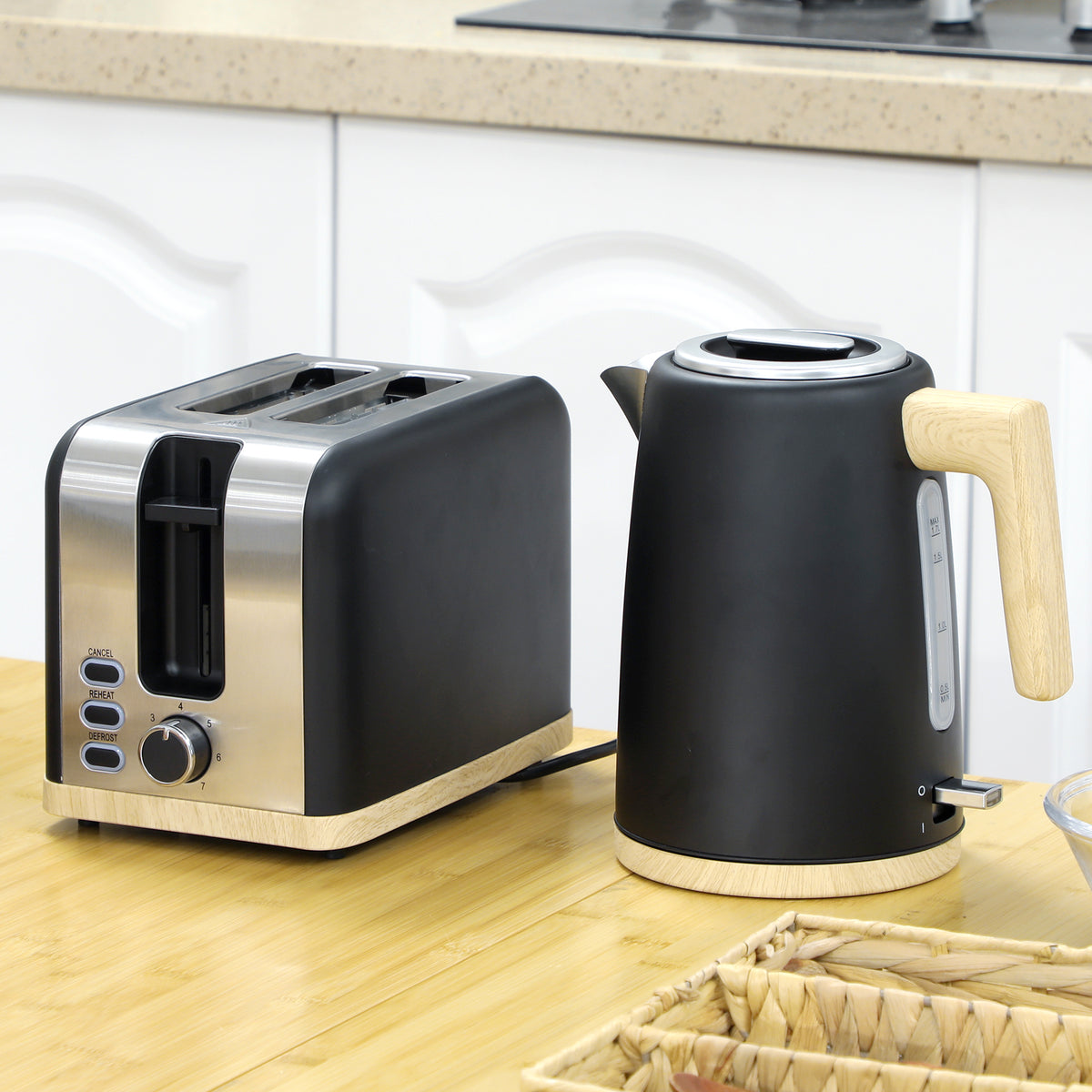 HOMCOM Stainless Steel Kettle and Toaster Set in Black