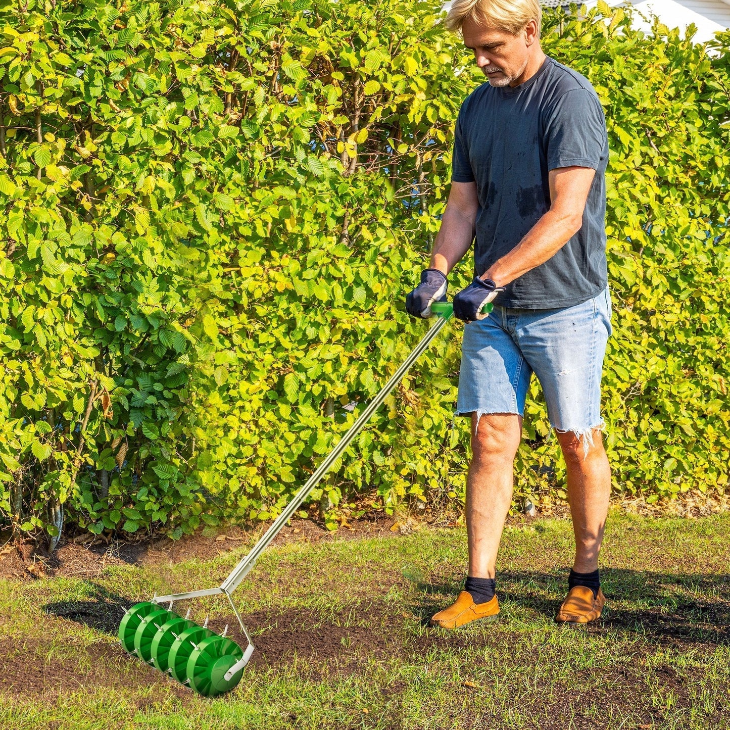 Outsunny Rolling Lawn Aerator, Manual Grass Spike Roller, Heavy Duty Garden Aerator with 3 Piece Detachable Handle and T-bar Grip, Outdoor Garden Lawn Tool, Dark Green
