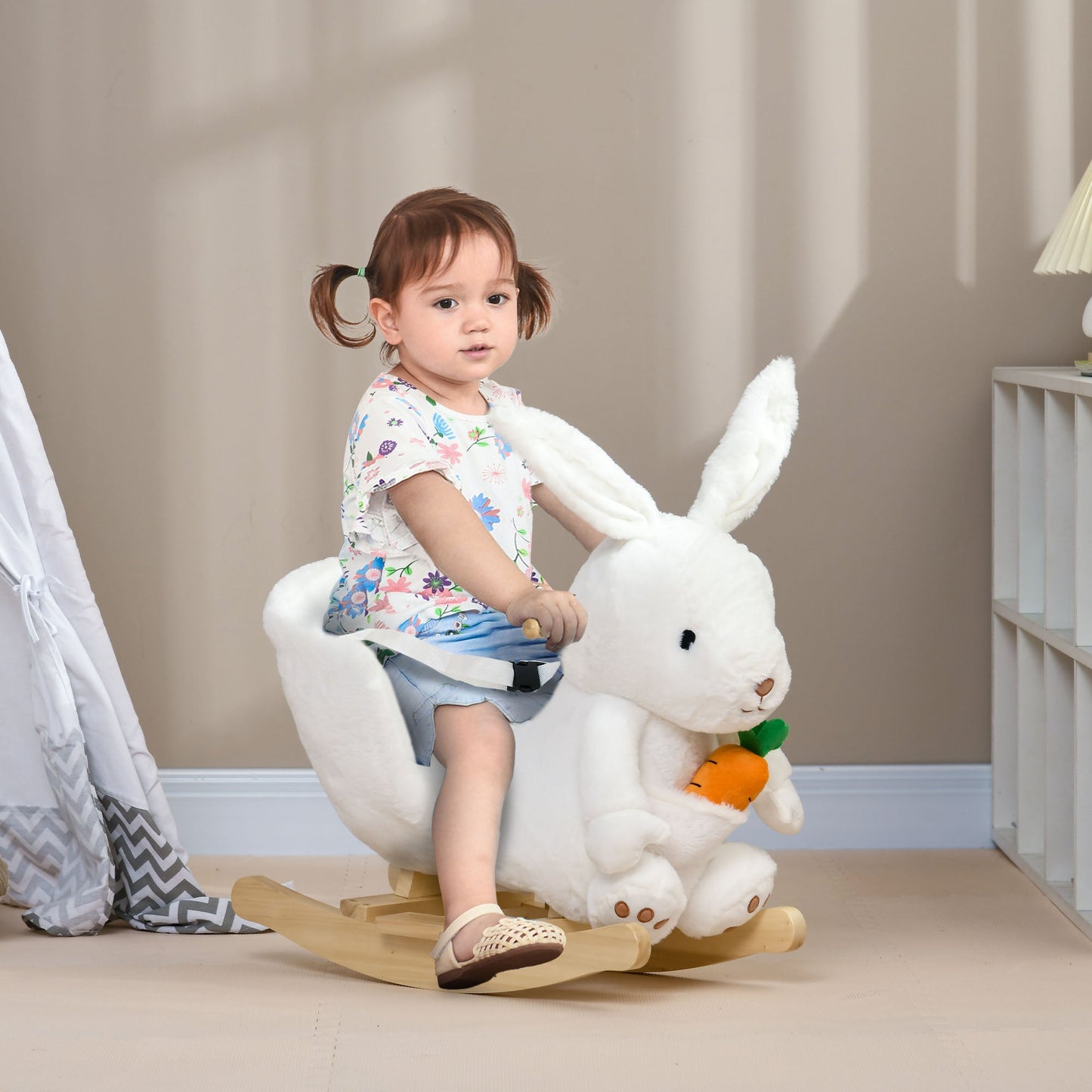 حصان هزاز للأطفال على شكل أرنب من HOMCOM، مع حزام أمان، وأصوات واقعية، للأعمار من 18 إلى 36 شهرًا - أبيض