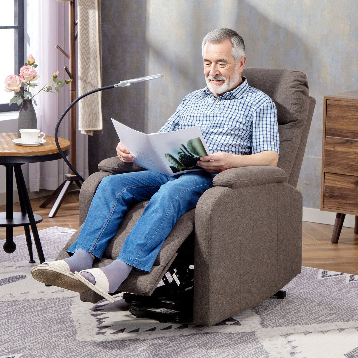 HOMCOM Electric Rise/Recline Armchair in Brown