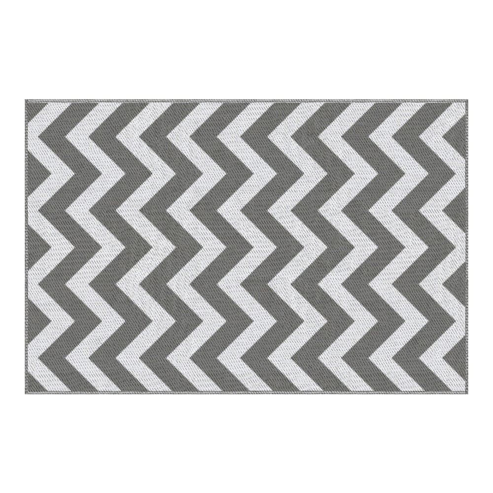 Outsunny Outdoor Rug with a grey and white chevron pattern viewed from directly above