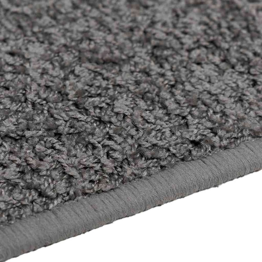 Detail of the edge binding on the grey carpet runner