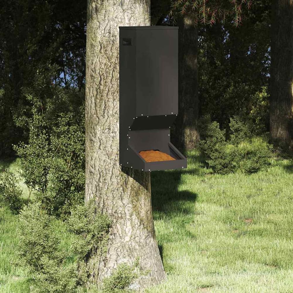 vidaXL Deer Feeder Black 3 kg Cold-Rolled Steel mounted on a tree trunk with food in the tray