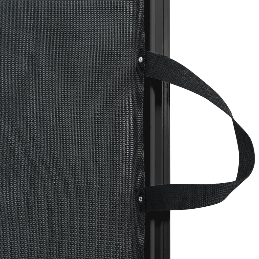 close up of the handle and mesh fabric on the retractable pet gate